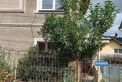 Casă cu 4 camere în Central - 2