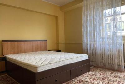 Apartament cu 2 camere semidecomandat, mobilat în P-ța Unirii