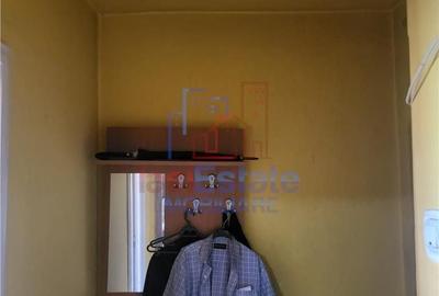 Apartament cu 3 camere semidecomandat în Podu Roș - 1