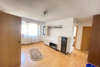Apartament cu 2 camere semidecomandat, mobilat în Central