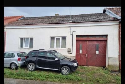 Casă cu 4 camere cu Teren 1000 Mp în Liubcova
