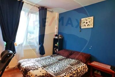 Apartament cu 3 camere semidecomandat, mobilat în Noua