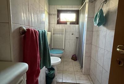 Apartament cu 3 camere semidecomandat în Aradului