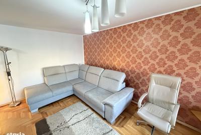 Apartament cu 3 camere decomandat în Nicolina