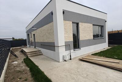 Casă cu 3 camere cu Teren 250 Mp în Clinceni