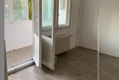 Apartament cu 3 camere semidecomandat în Militari