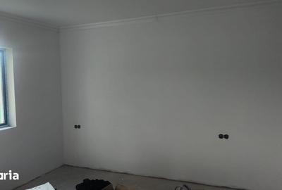 Casă cu Teren 463 Mp în Costești - 6