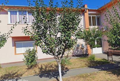 Apartament cu 4 camere semidecomandat în Aradul Nou