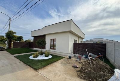Casă cu 3 camere în Balotești