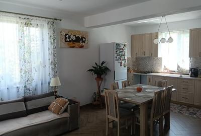Casă cu 4 camere în Budești