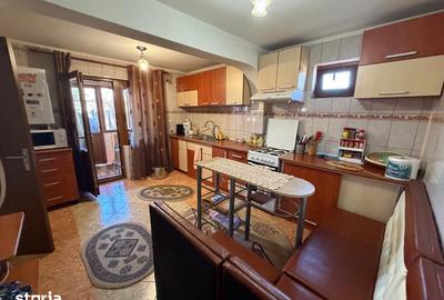 Casă cu 10 camere cu Teren 800 Mp în Costești