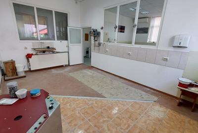 Spațiu comercial, de 110 mp, în Central - 3