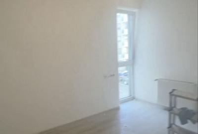 Apartament cu 2 camere decomandat în Tractorul
