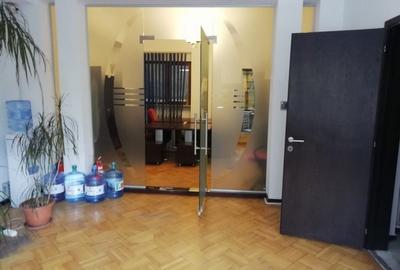 Casă cu 5 camere cu Canalizare în Universitate - 1