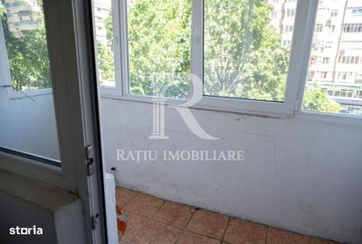 Apartament cu 3 camere decomandat în Dacia