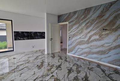 Casă cu 3 camere cu Teren 400 Mp în Bucium