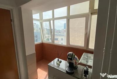 Apartament cu 4 camere decomandat în Romană