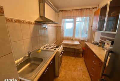 Apartament cu 2 camere decomandat în Micro 6 - 12