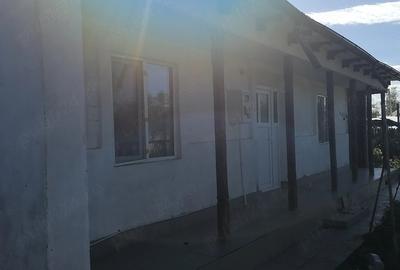 Casă cu 3 camere cu Teren 2436 Mp în Central
