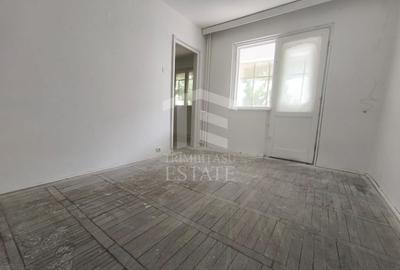 Apartament cu 3 camere semidecomandat în Central