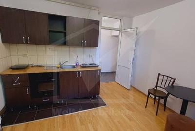 Apartament cu 4 camere decomandat, mobilat în Andrei Mureșanu