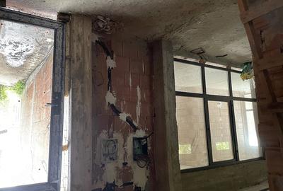 Casă cu 3 camere cu Teren 300 Mp în Central - 2