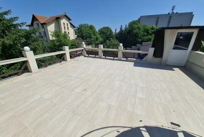 Casă cu 4 camere în Central