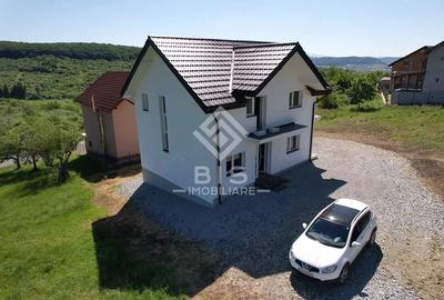 Casă cu Teren 500 Mp în Est