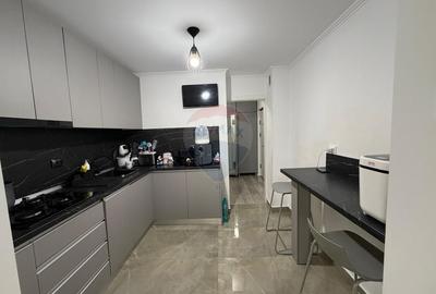 Apartament cu 3 camere decomandat, mobilat în Rovine - 12