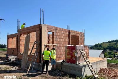Casă cu 4 camere cu Teren 300 Mp în Fălticeni