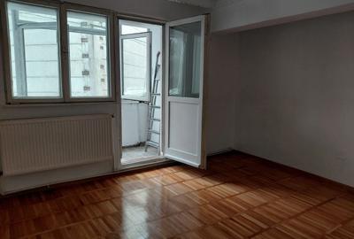 Apartament cu 2 camere decomandat în Port