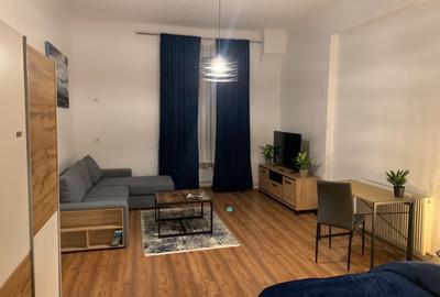 Apartament cu 2 camere, mobilat în Central