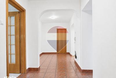 Apartament cu 3 camere în Gara de Nord
