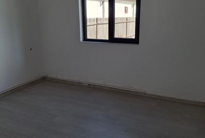Casă cu 4 camere cu Canalizare în Sud - 5