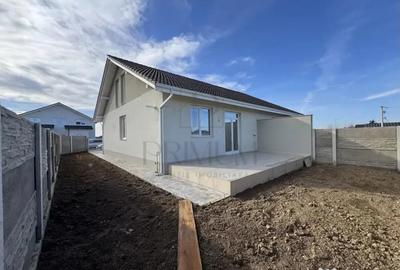 Casă cu 3 camere cu Teren 330 Mp în Bucovăț (Dumbrava)