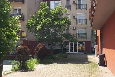 Apartament cu 3 camere decomandat în Girocului
