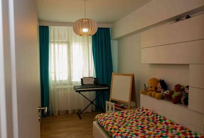 Apartament cu 3 camere decomandat în Victoriei