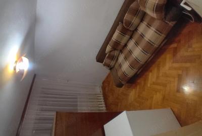Apartament cu 3 camere decomandat în Micro 14