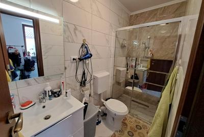 Casă individuală cu 8 camere cu Canalizare în Central - 2
