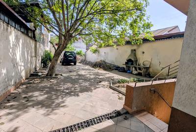 Proprietate specială, de 832 mp, în 13 Septembrie - 48