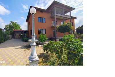 Casă individuală cu 8 camere cu Canalizare în Brădești - 1
