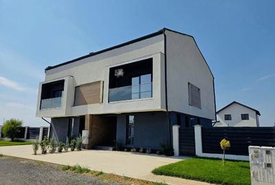 Duplex cu 5 camere cu Garaj în Sud