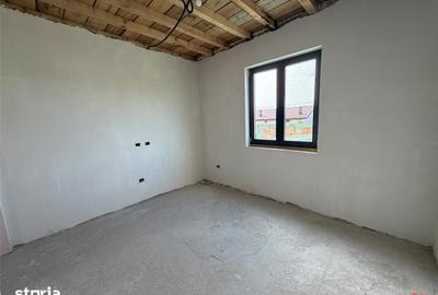 Casă cu 4 camere cu Teren 250 Mp în Vânători