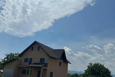 Casă cu 4 camere în Slobozia (Roznov) - 2
