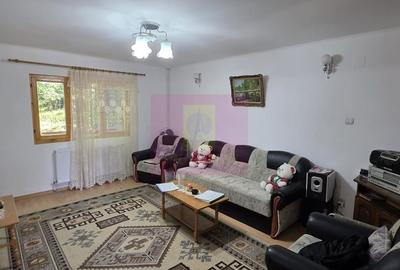 Casă cu 4 camere în Central