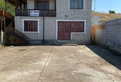 Casă cu 3 camere cu Teren 120 Mp în Central - 1