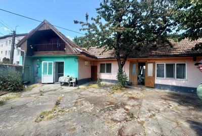 Casă individuală cu 3 camere cu Garaj în Central