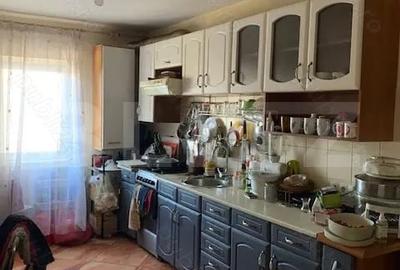 Apartament cu 3 camere decomandat în Rogerius