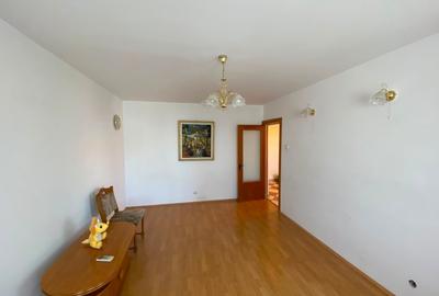 Apartament cu 3 camere decomandat, mobilat în C5 - 8