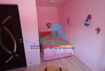 Casă cu 3 camere cu Teren 160 Mp în Golești
